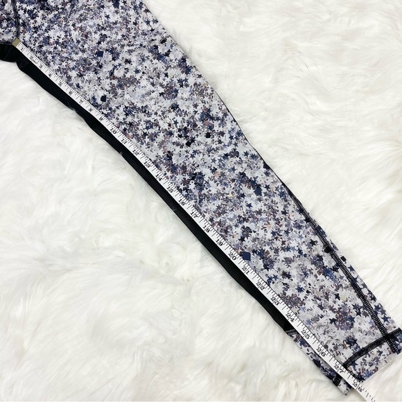 VICTORIA Secret Sport Knockout Tights Star Pattern With Mesh Panels Size Medium - Picture 5 of 7